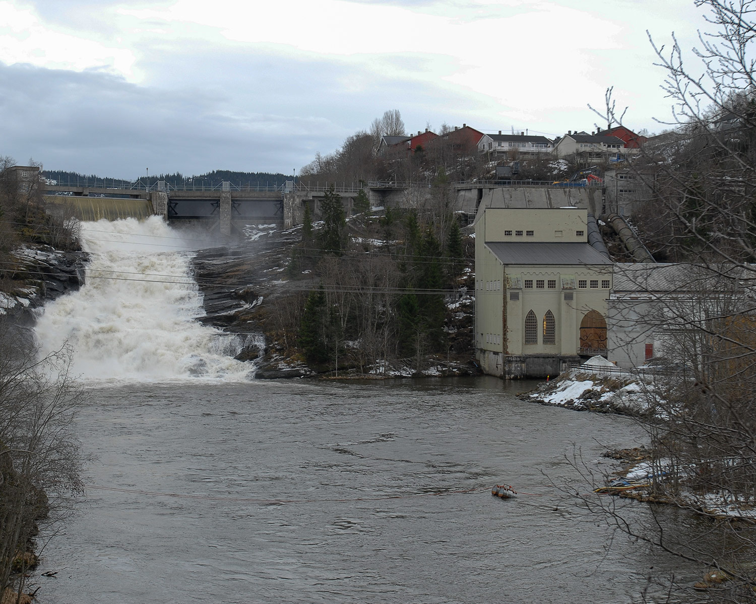 Spillway at Leirfossen near power plant. 